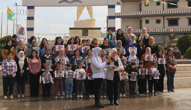 احتجاج عند ساحة المرأة الحرة وسط كوباني - نورث برس