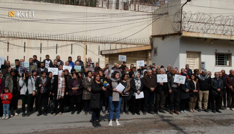 احتجاج لنازحي عفرين في القامشلي - نورث برس