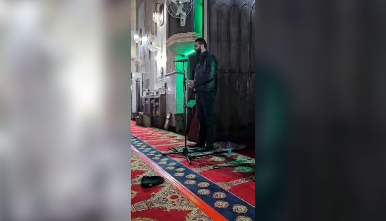 الرئيس السوري أحمد الشرع بعد صلاة الفجر في جامع الأكرم بدمشق