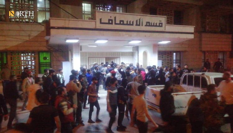 ازدحام أمام قسم الإسعاف بمشفى درعا الوطني نتيجة إسعاف مصابي القصف الإسرائيلي – نورث برس
