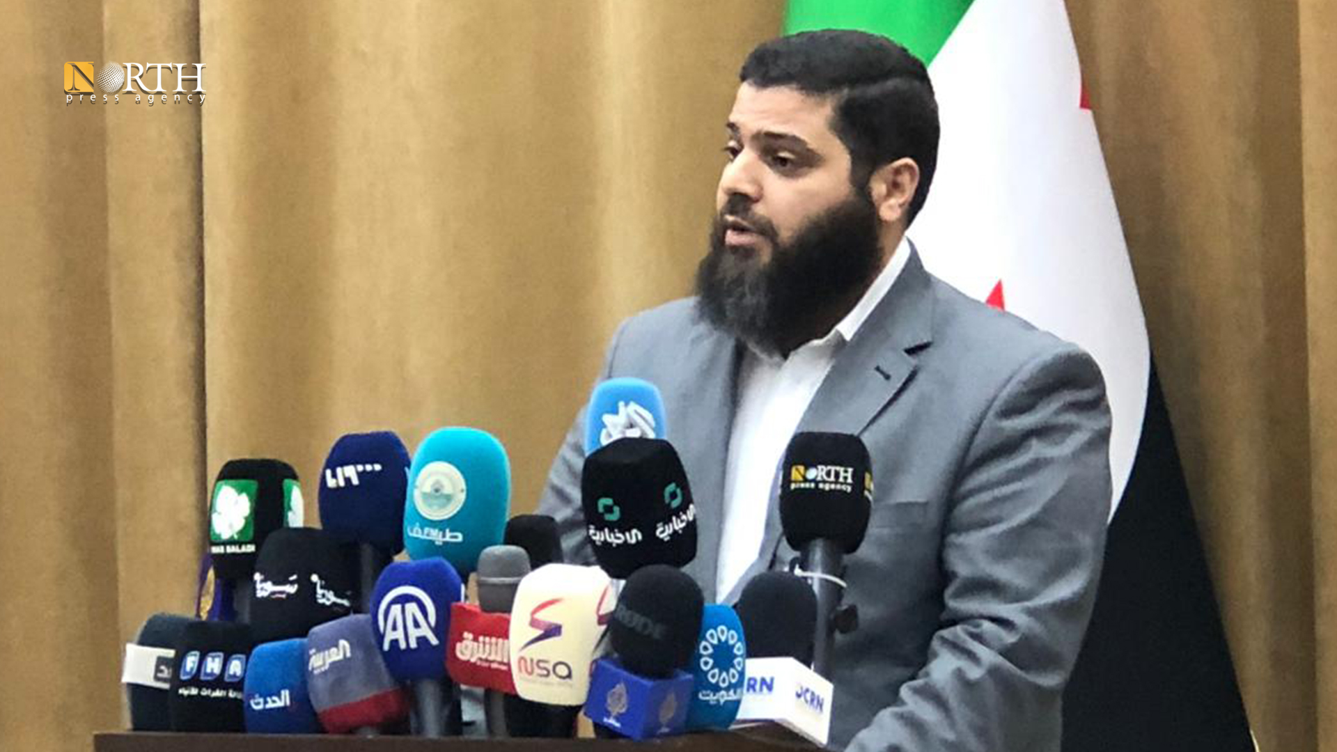 إعداد وتحرير: سعد اليازجي مؤتمر صحفي لمحافظ ريف دمشق عمار الشيخ – نورث برس