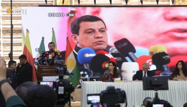 الجنرال مظلوم عبدي خلال كلمته في افتتاحية كونفرانس وحدة الصف الكردي