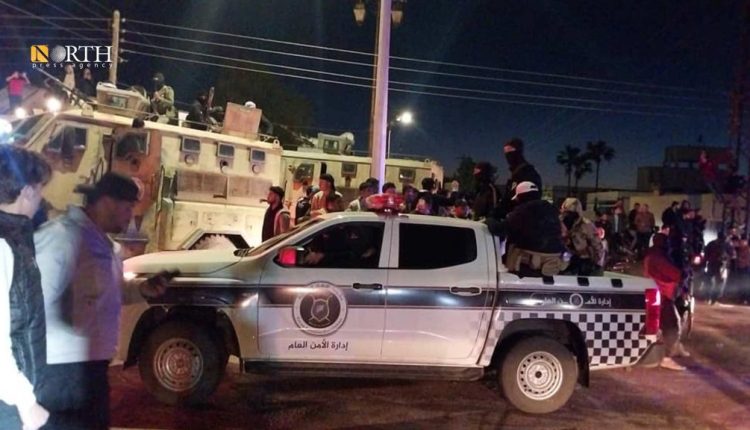 عناصر من الأمن العام السوري داخل مدينة بصرى الشام معقل اللواء الثامن – نورث برس