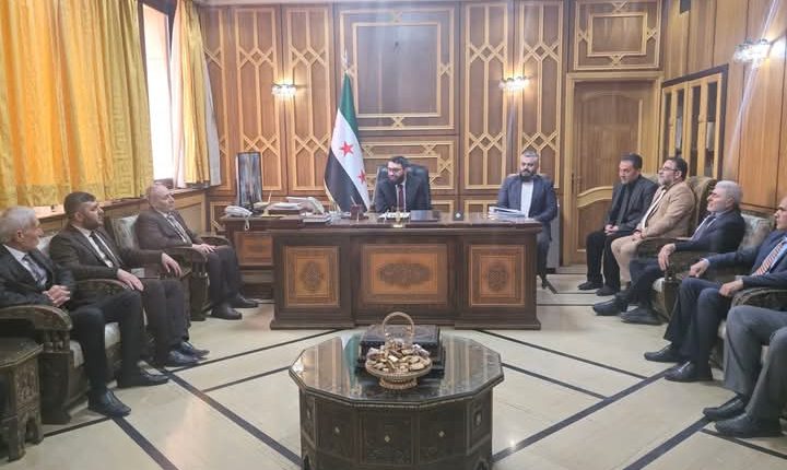 وزير العدل مظهر الويس في اجتماع مع قضاة