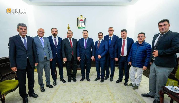 ممثلو مراكز دراسات سورية مع رئيس مجلس الوزراء العراقي محمد شياع السوداني - نورث برس