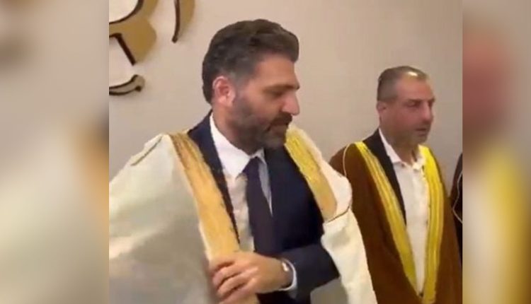 وزير الثقافة السوري محمد الصالح وشقيق الرئيس جمال الشرع في مضافة أحد رموز “الحرس الثوري الإيراني” في سوريا