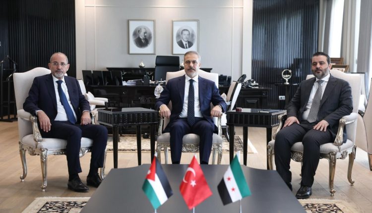 وزراء خارجية سوريا والأردن وتركيا في أنقرة