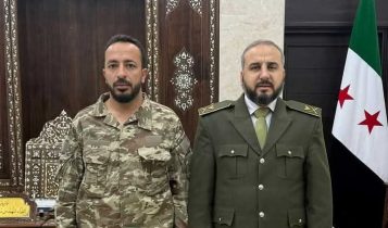 صورة متداولة لـ "الهايس" مع وزير الدفاع في الحكومة السورية الانتقالية مرهف أبو قصرة