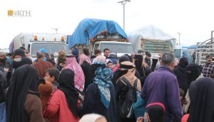 عوائل نازحة من ريف دير الزور تغادر مخيم العريشة بالحسكة - نورث برس/ أرشيفية