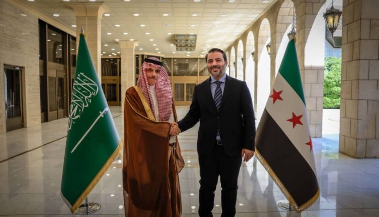 وزير الخارجية السوري أسعد الشيباني ونظيره السعودي فيصل بن فرحان