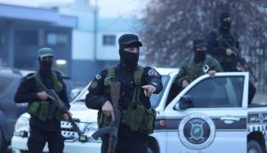عناصر أمن عام في دورية بمدينة دير الزور