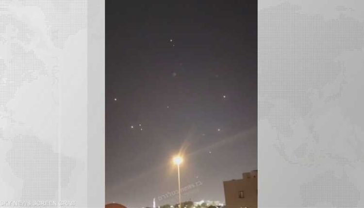 صورة من سماء قطر لحظة رصد صواريخ إيرانية