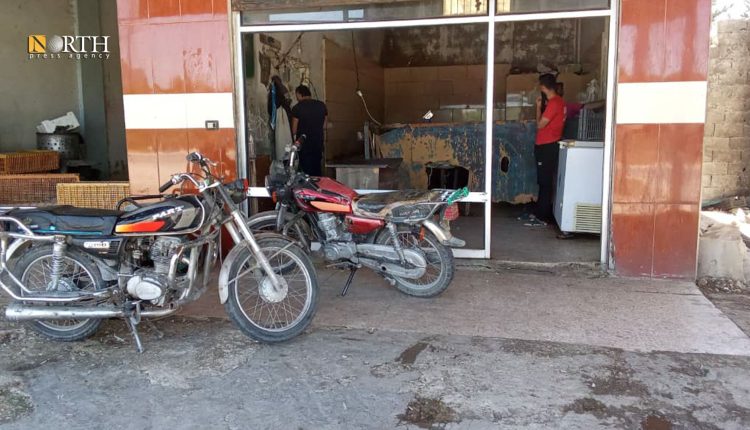 إحدى محال الفروج بمدينة جبلة - نورث برس