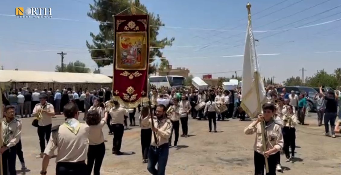 كشاف مطرانية بصرى حوران وجبل العرب والجولان للروم الأرثوذكس يشيّع شهداء تفجير كنيسة مارالياس في كنيسة القديس جاورجيوس في قرية خربا غربي السويداء – نورث برس