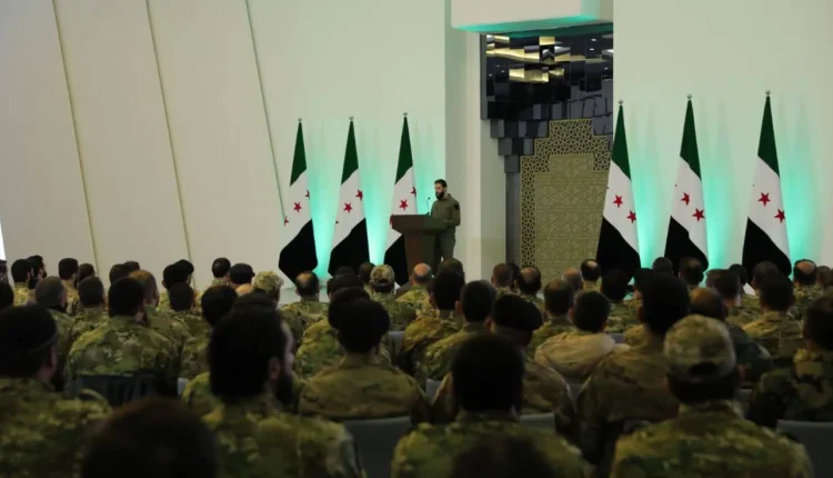 الرئيس السوري أحمد الشرع أمام قادة فصائل ومسؤولين بوزارة الدفاع
