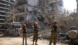 أثار دمار في تل أبيب جراء قصف إيراني
