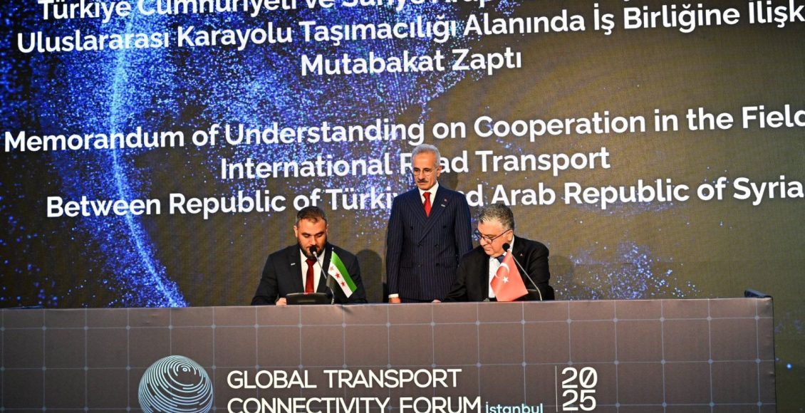 توقيع مذكرة تفاهم بين الهيئة العامة للمنافذ البرية والبحرية السورية، ووزارة النقل والبنية التحتية التركية - الإخبارية السورية