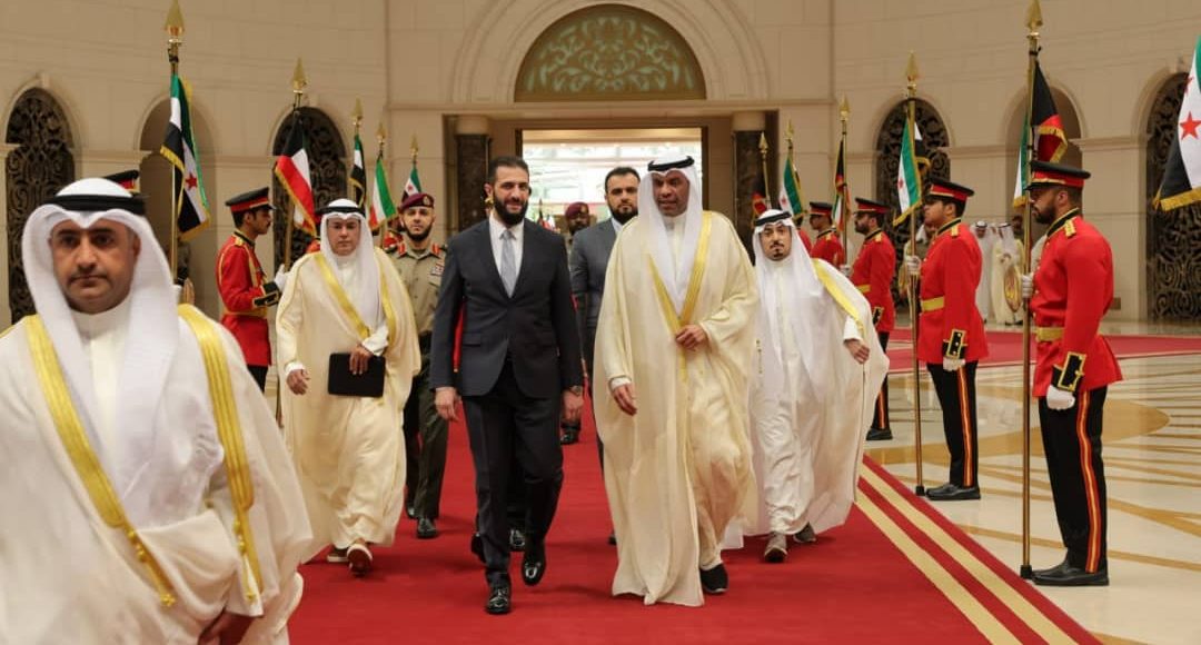 الرئيس السوري أحمد الشرع في مطار الكويت