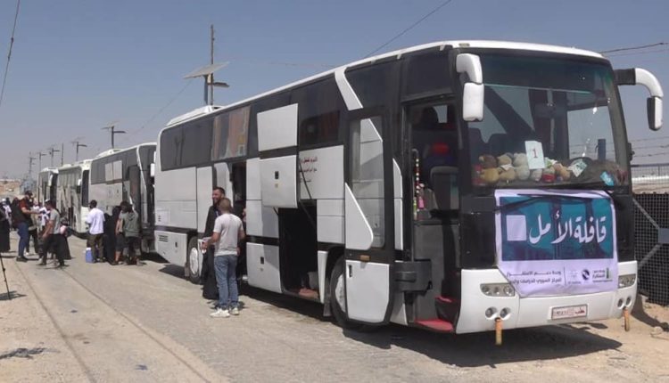 عائلات تغادر مخيم الهول اتجاه مدينة حلب – موقع الإدارة الذاتية