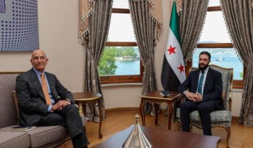الرئيس السوري أحمد الشرع والمبعوث الأميركي إلى سوريا توم باراك