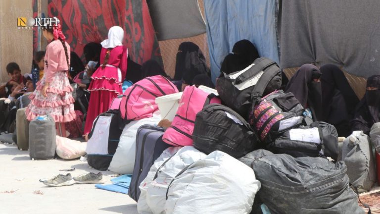 233 عائلة عراقية تغادر مخيم الهول