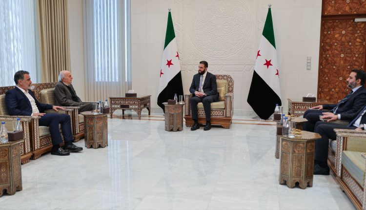 لقاء وليد جنبلاط الرئيس السابق للحزب التقدمي الاشتراكي مع الرئيس السوري للمرحلة الانتقالية أحمد الشرع