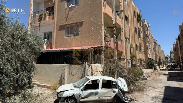 آثار الاشتباكات في أحياء مدينة السويداء بعد انسحاب الجيش السوري – نورث برس