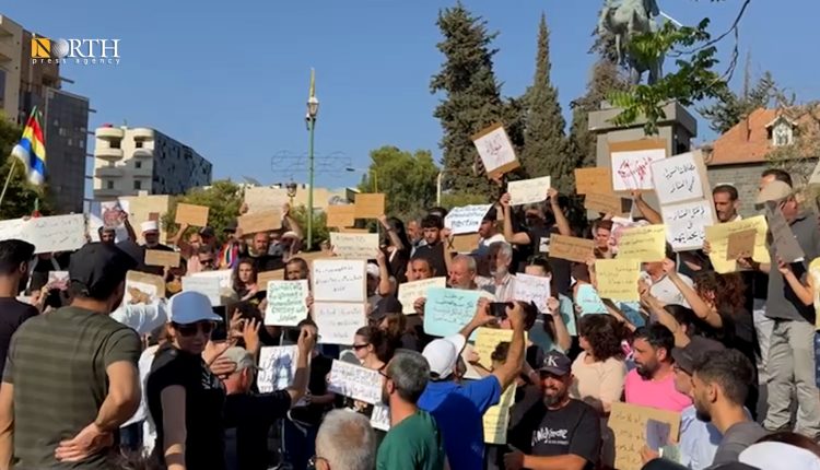 مظاهرة في السويداء تندد بالأحداث الأخيرة في المدينة وبعض التصرفات الحكومية اتجاهها – نورث برس