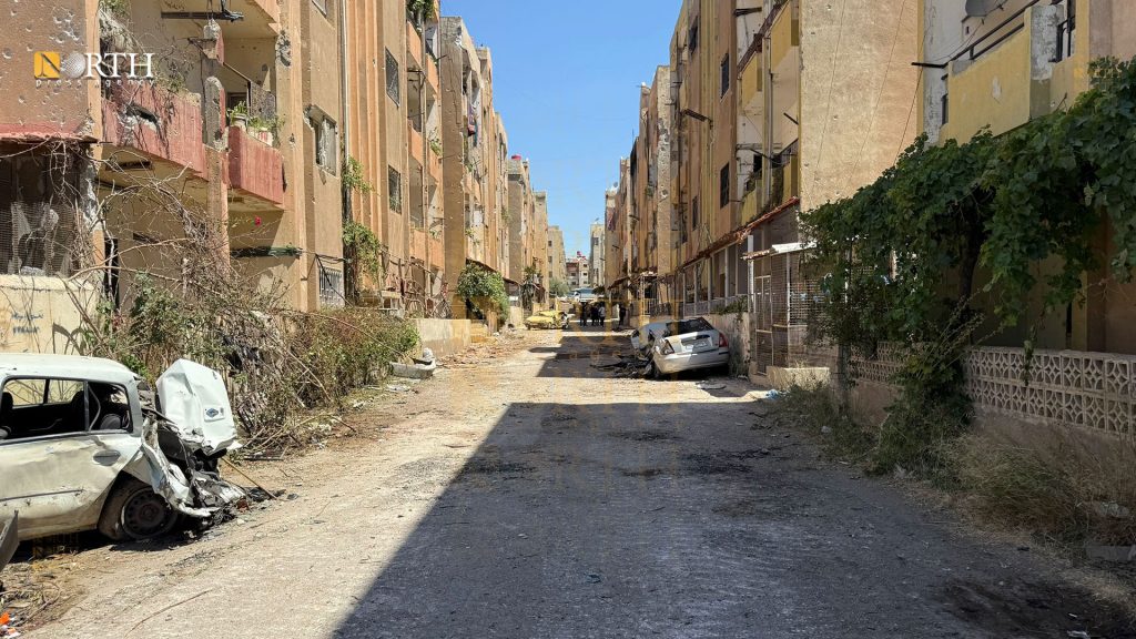 آثار الاشتباكات في أحياء مدينة السويداء بعد انسحاب الجيش السوري - نورث برس