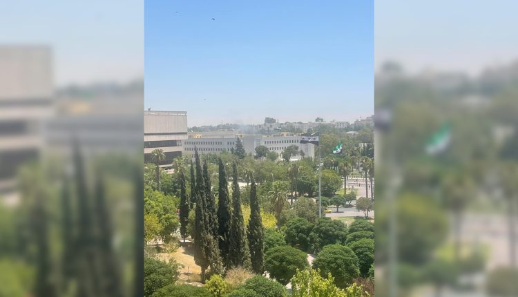 قصف إسرائيلي على بوابة الدخول إلى مجمع الأركان العامة في العاصمة دمشق - متداول
