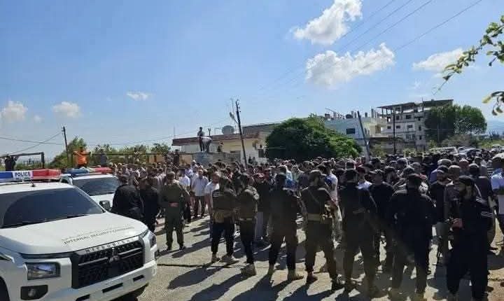 وقفة احتجاجية ببلدة راس العين من ريف جبلة