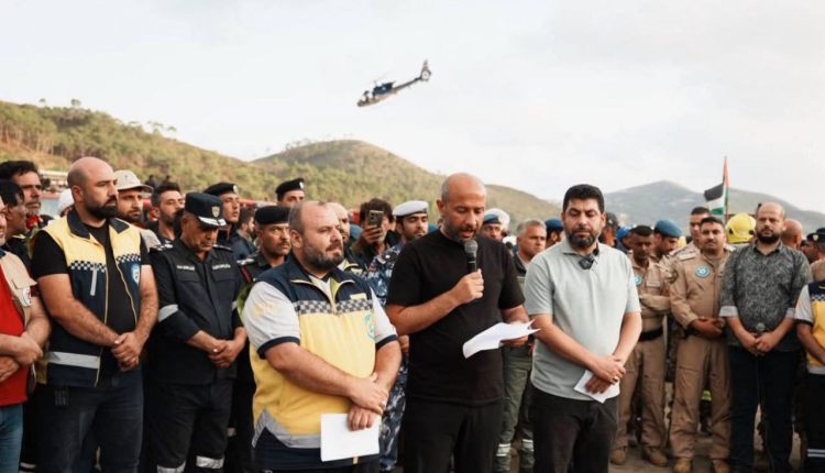 وزير الطوارئ رائد الصالح ومحافظ اللاذقية خلال مؤتمر صحفي للإعلان عن السيطرة على حرائق اللاذقية - متداول
