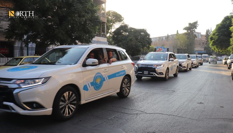 سيارات تابعة لمديرية التموين في مدينة حلب خلال جولة لها في المدينة - نورث برس
