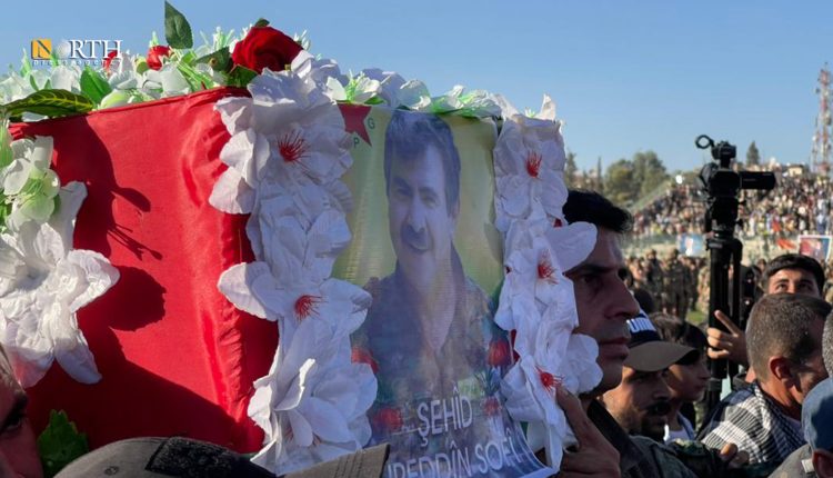 مراسم تشييع القيادي الكردي وأحد مؤسسي وحدات حماية الشعب نورالدين الصوفي في القامشلي – نورث برس