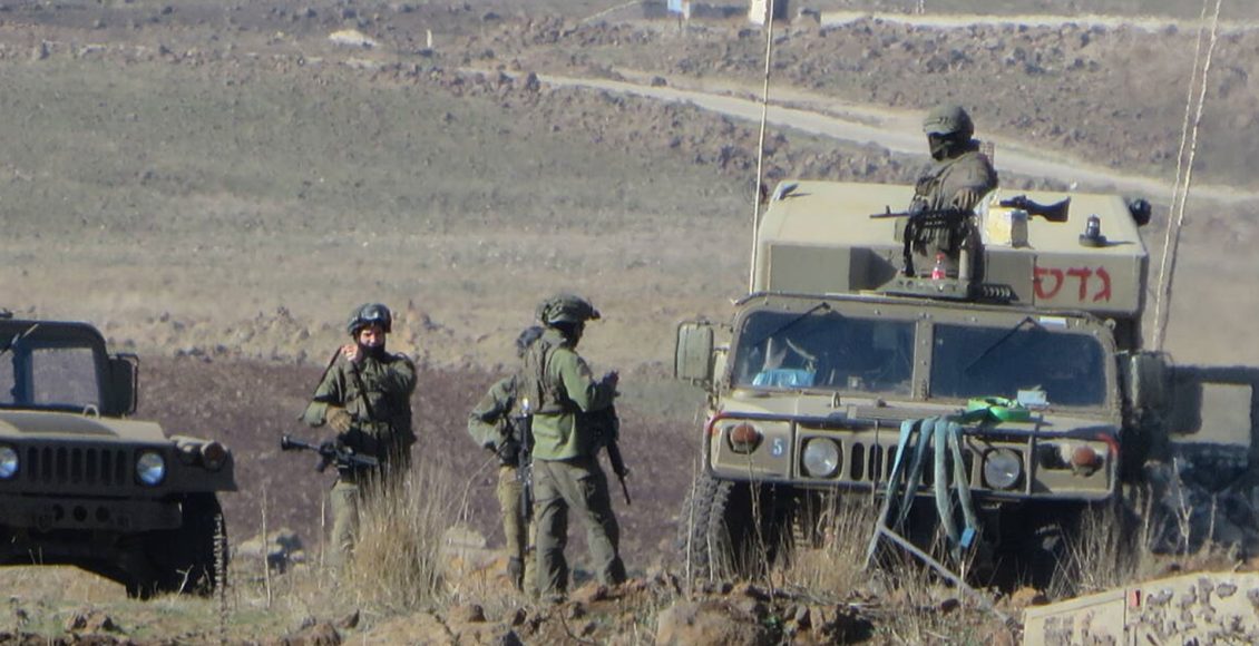 جنود من جيش الإسرائيلي في قرية دواية الصغيرة بريف القنيطرة/ سوريا على طول