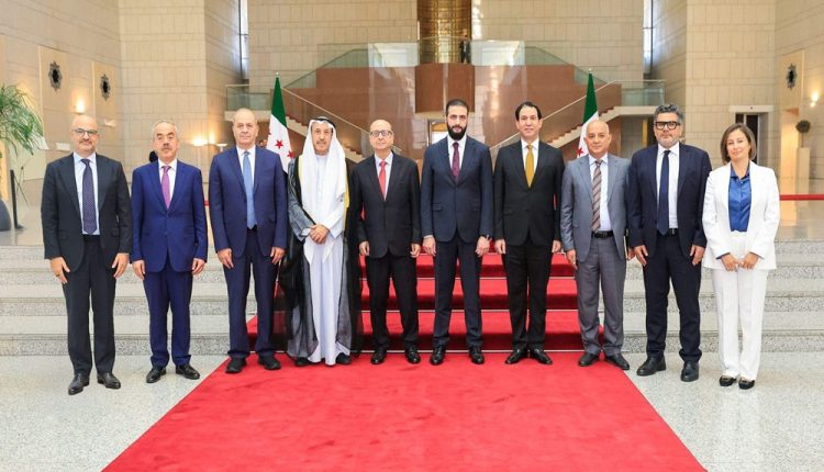 الرئيس الشرع بلقاء مع وفد من الإعلاميين العرب