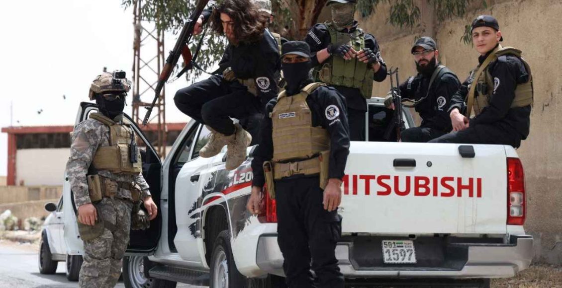 عناصر تابعين لوزارة الداخلية السورية