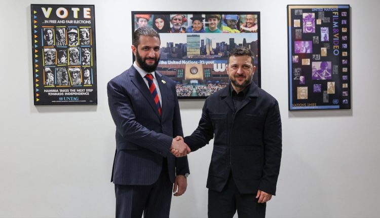 الرئيس السوري أحمد الشرع والرئيس الأوكراني فولوديمير زيلينسكي