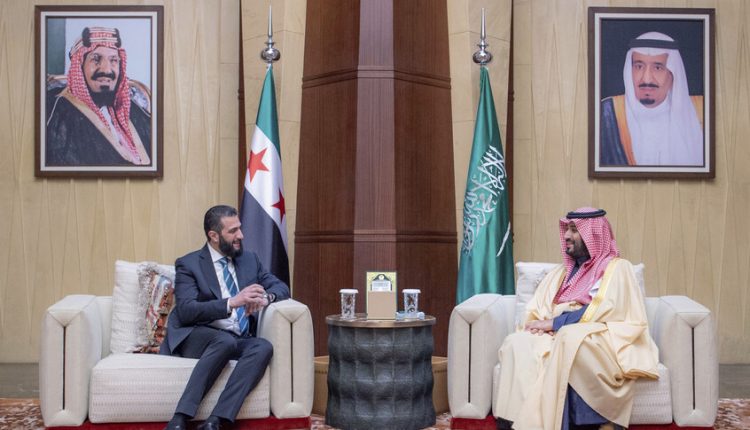 الشرع وولي العهد السعودي محمد بن سلمان - أسوشيتيد برس