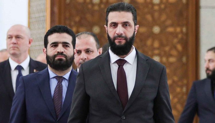 الرئيس السوري للمرحلة الانتقالية أحمد الشرع ووزير الداخلية أنس خطاب
