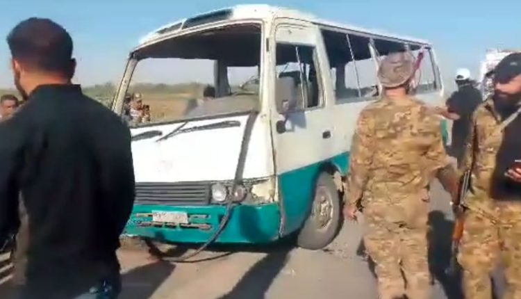 استهداف حافلة مبيت كانت تقل حراس وعمال بمنشآت نفطية بريف دير الزور - متداول