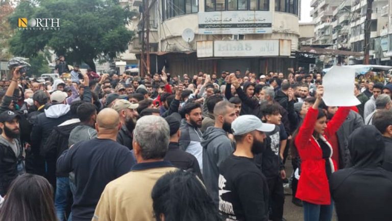 مظاهرة في جبلة بريف اللاذقية للمطالبة بالإفراج عن المعتقلين ووقف حالات الخطف - نورث برس