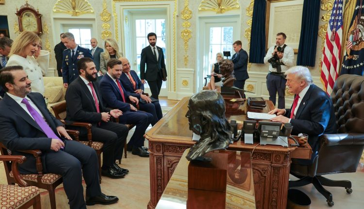 الرئيس الأميركي يستقبل الرئيس السوري أحمد الشرع في البيت الأبيض - الرئاسة السورية