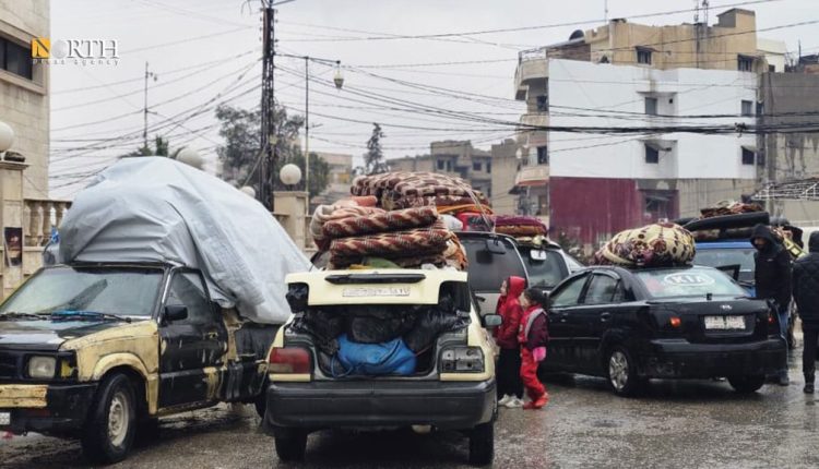عشرات العوائل النازحة من مدينة الرقة والطبقة إلى القامشلي - نورث برس