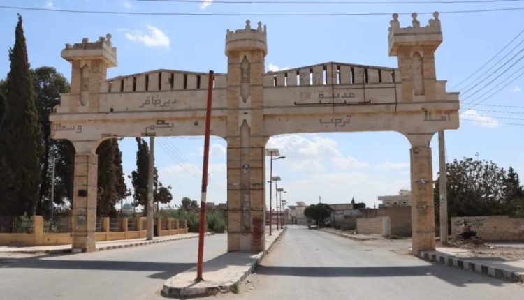مدخل بلدة دير حافر بريف حلب - متداول