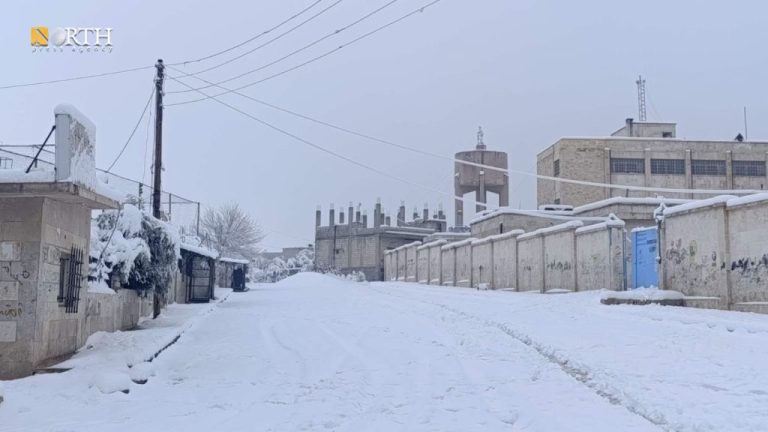 تساقط كثيف للثلوج في مدينة كوباني الكردية على الحدود السورية التركية - نورث برس