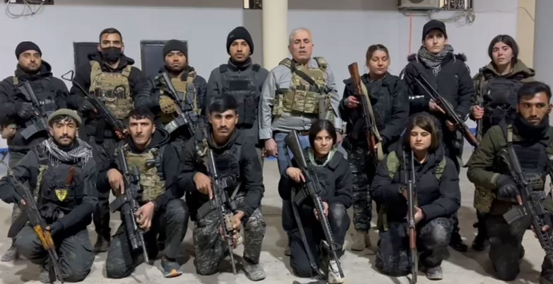 مقاتلون لقوات سوريا الديمقراطية في سجن الأقطان جنوب الرقة - متداول