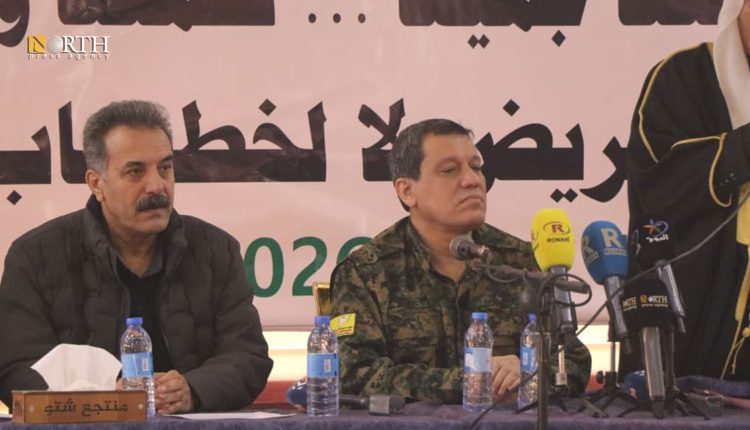 الجنرال مظلوم عبدي خلال مشاركته في فعالية اجتماعية نظمها "هيئة الأعيان ومجلس أعيان الحسكة – نورث برس