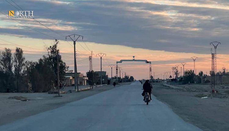 مدخل بلدة طيب الفال /الصور شمالي دير الزور- نورث برس