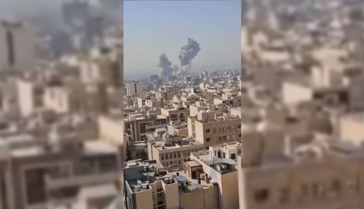 صورة نشرتها وسائل إعلام إيرانية لتصاعد دخان وسط طهران جراء غارات إيرانية